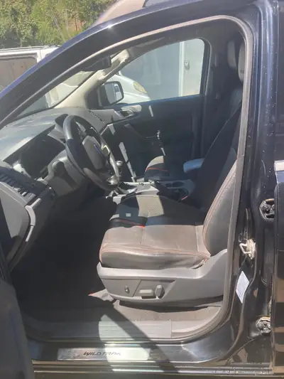 Ford Ranger 3.2 TDCi 4x4 Wildtrak — Pick-up robuste, motorisation puissante et polyvalence terrain — intérieur