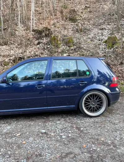 VW Golf 1.8 20V Turbo 150 GTI — Compacte sportive culte, 240 000 km — vista esterna