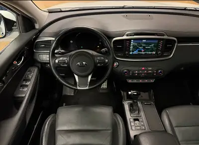 Kia Sorento 2.2 CRDi Style 7 places — SUV spacieux, diesel robuste, 195'000 km — rear view