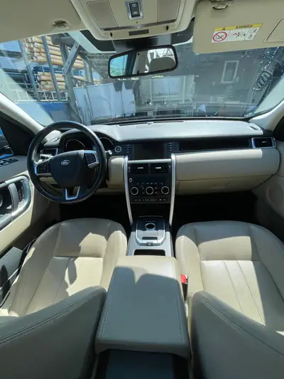 Land Rover Discovery Sport 2.0 TD4 HSE — 7 places, diesel efficace, 109'000 km — dashboard