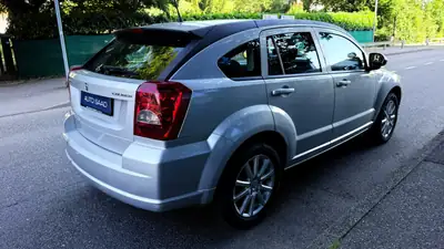 Dodge Caliber 2.0 — Compacte polyvalente, moteur fiable 156 ch, sans sinistre — tableau de bord