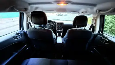 Dodge Caliber 2.0 — Compacte polyvalente, moteur fiable 156 ch, sans sinistre — Miniature 8