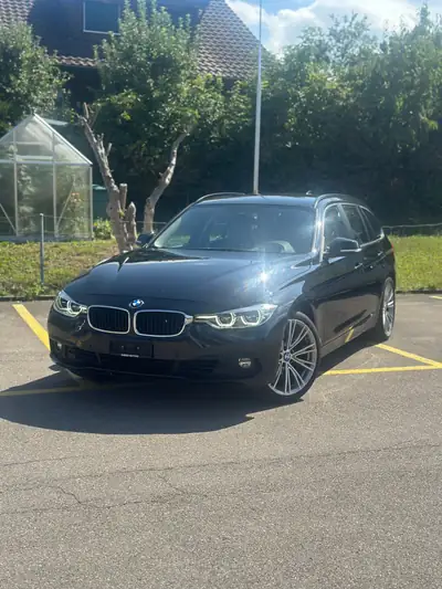 BMW 320i xDrive Luxury Line — Break élégant, transmission intégrale, entretien maîtrisé — exterior view