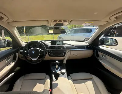 BMW 320i xDrive Luxury Line — Break élégant, transmission intégrale, entretien maîtrisé — detail