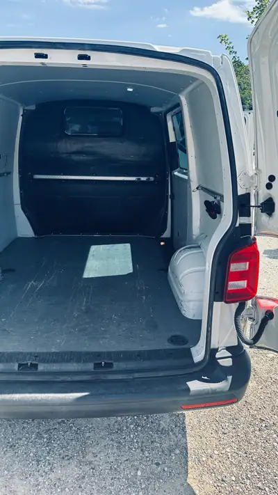 VW T6 2.0 TDI 102 Entry — Utilitaire robuste, seulement 87'000 km — Miniatur 9