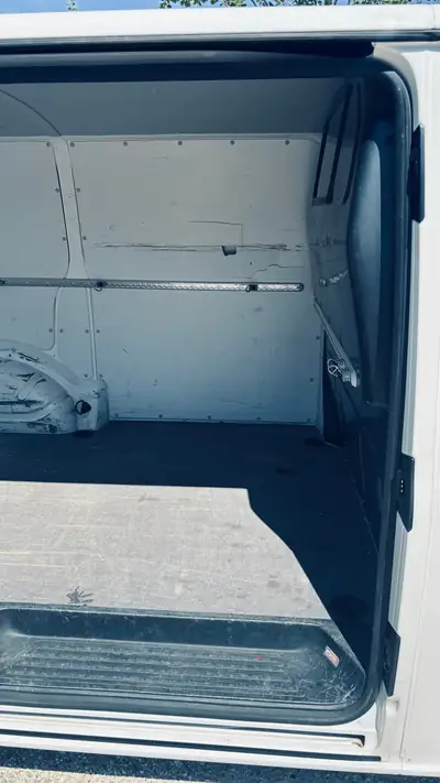 VW T6 2.0 TDI 102 Entry — Utilitaire robuste, seulement 87'000 km — Miniatur 8