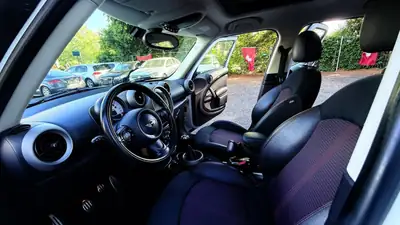 MINI Countryman Cooper S ALL4 — SUV compact sportif, transmission intégrale, 129'000 km — Miniature 9