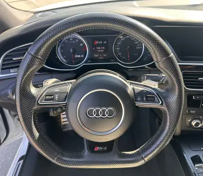 Audi RS4 4.2 V8 FSI Quattro — Break haute performance, 450 ch sans compromis — Heckansicht