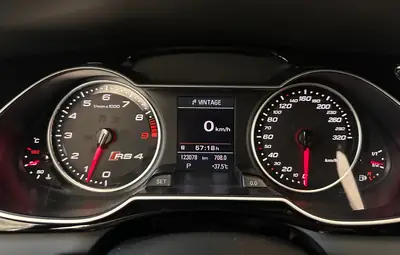 Audi RS4 4.2 V8 FSI Quattro — Break haute performance, 450 ch sans compromis — Innenraum