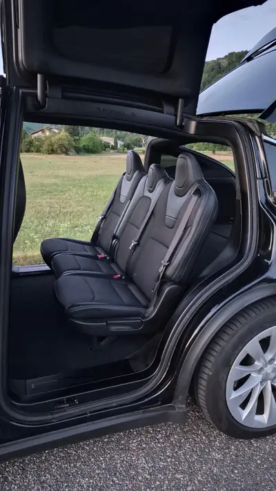 Tesla Model X 75D — SUV électrique haute performance, 188'000 km — vista posteriore
