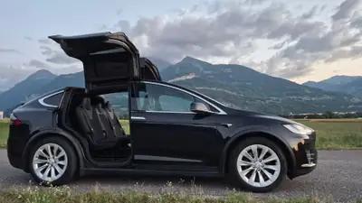 Tesla Model X 75D — SUV électrique haute performance, 188'000 km — vista esterna