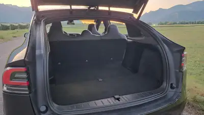 Tesla Model X 75D — SUV électrique haute performance, 188'000 km — interni