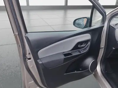 Toyota Yaris 1.5 Hybrid Luna — Citadine écologique et économique, entretien complet — Miniature 11