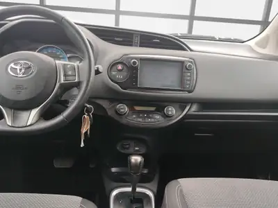 Toyota Yaris 1.5 Hybrid Luna — Citadine écologique et économique, entretien complet — Miniature 13
