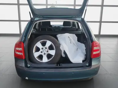 Skoda Octavia 1.9 TDI Swiss Adventure 4x4 — Monospace robuste et économe, entretien récent — Miniature 9