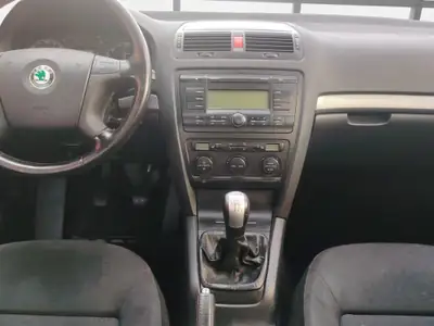Skoda Octavia 1.9 TDI Swiss Adventure 4x4 — Monospace robuste et économe, entretien récent — Miniature 12