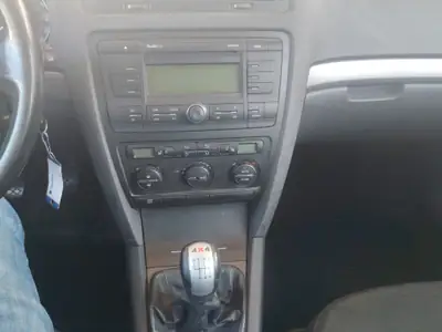 Skoda Octavia 1.9 TDI Swiss Adventure 4x4 — Monospace robuste et économe, entretien récent — Miniature 11