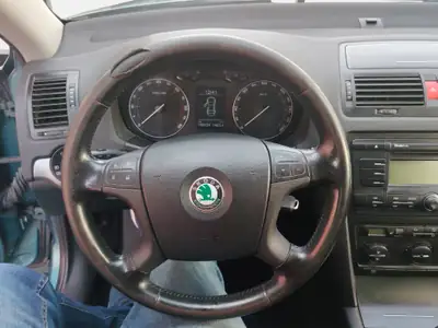 Skoda Octavia 1.9 TDI Swiss Adventure 4x4 — Monospace robuste et économe, entretien récent — Miniature 14