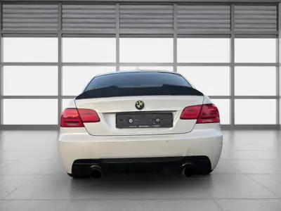 BMW 325i xDrive Coupé — Sportivité et élégance, entretien impeccable — détail