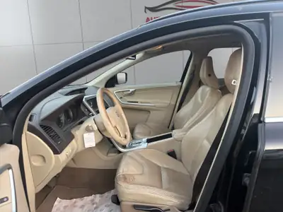 Volvo XC60 D5 AWD — SUV robuste diesel, transmission automatique, sans sinistre — Miniature 9