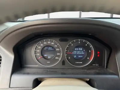 Volvo XC60 D5 AWD — SUV robuste diesel, transmission automatique, sans sinistre — Miniature 11