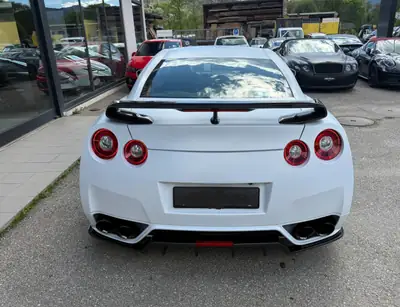 Nissan GT-R 3.8 V6 BiT Track Edition/Nismo — Supercar japonaise, 549 ch, faible kilométrage — side view