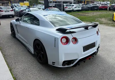 Nissan GT-R 3.8 V6 BiT Track Edition/Nismo — Supercar japonaise, 549 ch, faible kilométrage — rear view