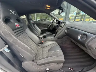Nissan GT-R 3.8 V6 BiT Track Edition/Nismo — Supercar japonaise, 549 ch, faible kilométrage — interior