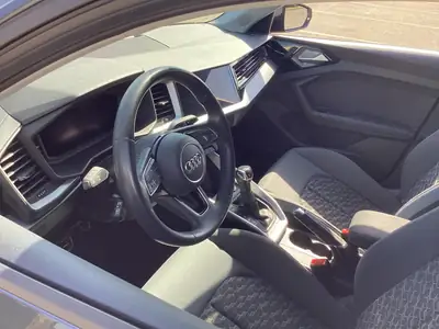 Audi A1 1.0 30 TFSI — Citadine dynamique, faible kilométrage et consommation maîtrisée — tableau de bord