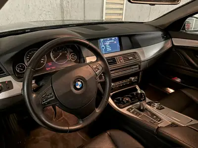 BMW 528i Break 2012 — Familiale élégante sans sinistre, entretien à jour — intérieur