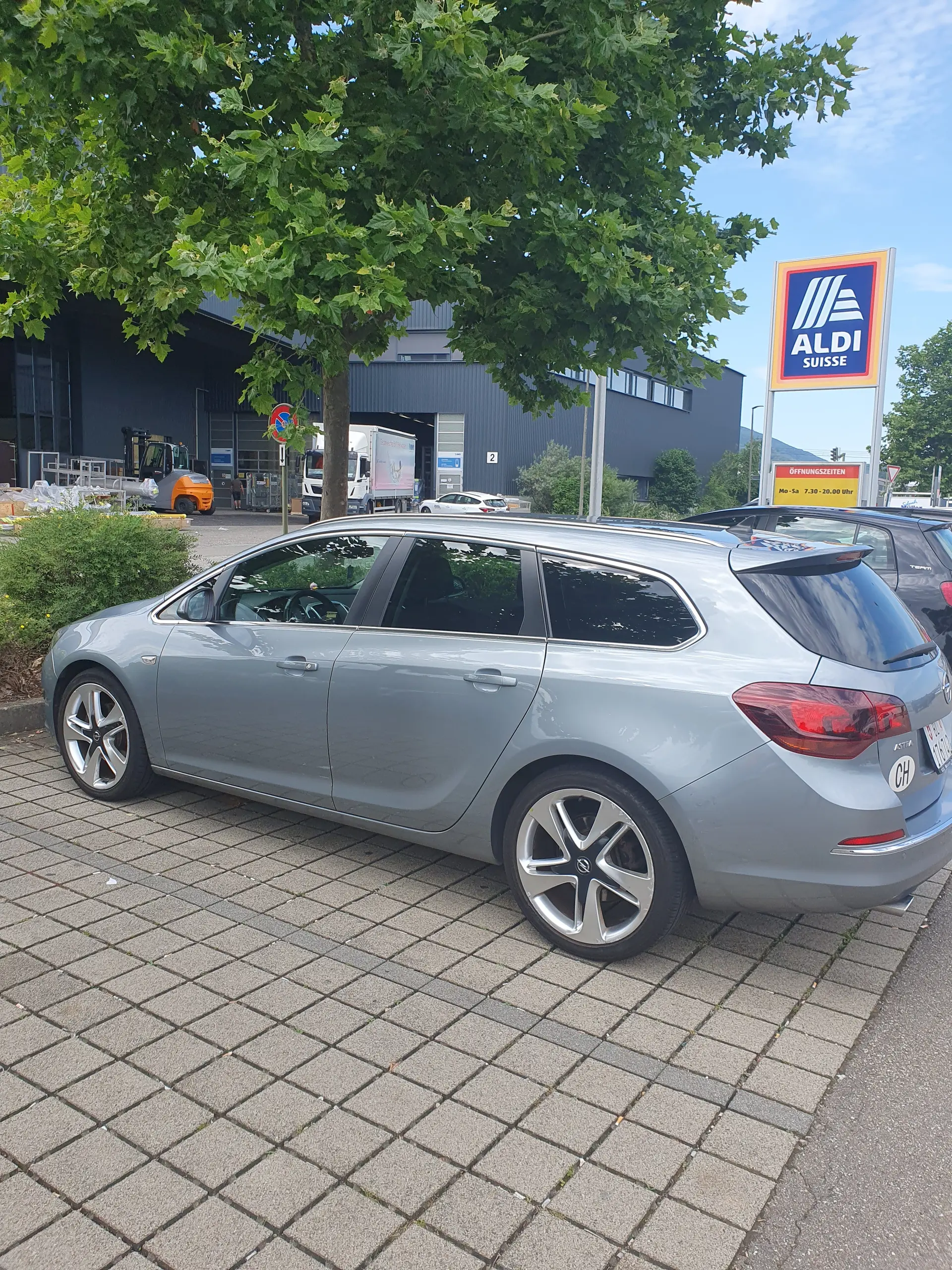 Opel Astra 2013 occasion Riehen BS — 1