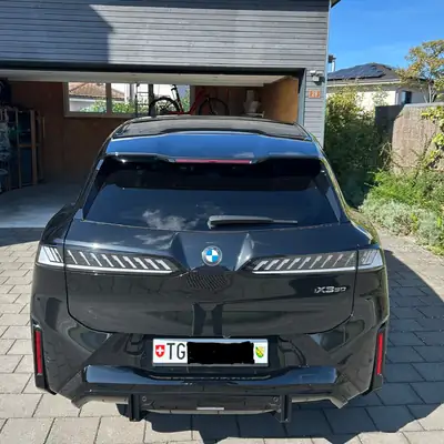 BMW iX3 50 xDrive M Sport Pro — SUV électrique performant, 12'000 km, état impeccable — Seitenansicht