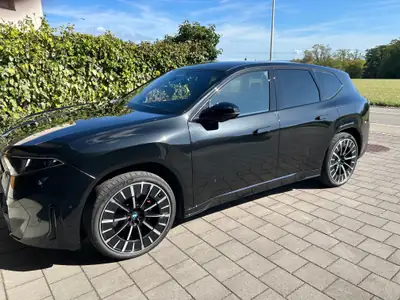 BMW iX3 50 xDrive M Sport Pro — SUV électrique performant, 12'000 km, état impeccable — Heckansicht