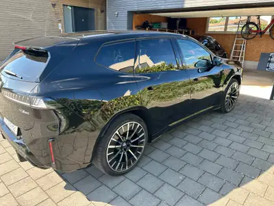 BMW iX3 50 xDrive M Sport Pro — SUV électrique performant, 12'000 km, état impeccable — Innenraum
