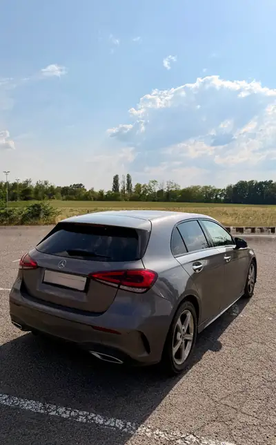 Mercedes-Benz Classe A 200 AMG Line — Berline compacte dynamique, 69 800 km — interni
