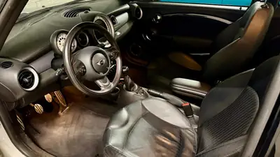 MINI Cooper S — Édition Yours Soda avec pack JCW, 131'000 km seulement — Miniatura 7