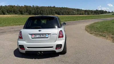 MINI Cooper S — Édition Yours Soda avec pack JCW, 131'000 km seulement — Miniatura 10
