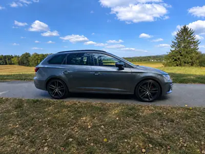 SEAT Leon 2.0 TSI 300 Cupra 4Drive — Berline dynamique, 4x4 intégral et faible kilométrage — tableau de bord