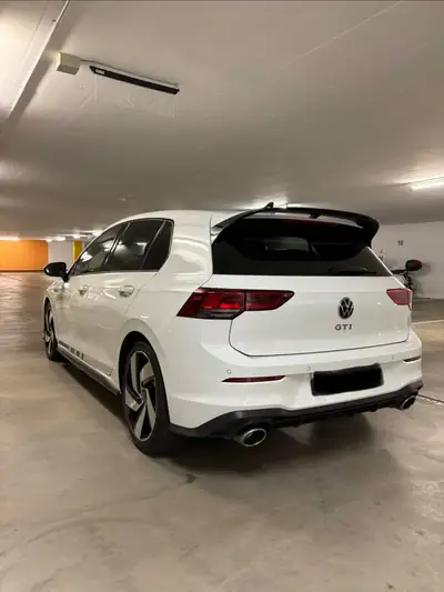 VW Golf 8 Clubsport — 300 ch de performance, design sportif, 99'000 km — côté