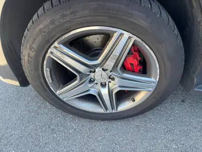 Mercedes-Benz GL 63 AMG — SUV 7 places haute performance, 557 ch — Miniature 13