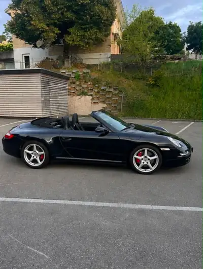 Porsche 911 Carrera 4S 3.8 Cabriolet — Sportive mythique, hard-top neuf, 104 000 km — exterior view