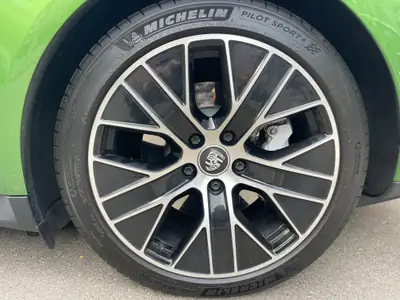 Porsche Taycan Turbo 2020 — Électrique haute performance, 45 000 km — détail