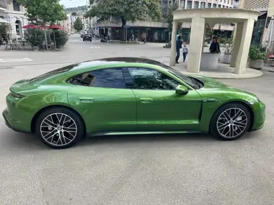 Porsche Taycan Turbo 2020 — Électrique haute performance, 45 000 km — Miniature 8
