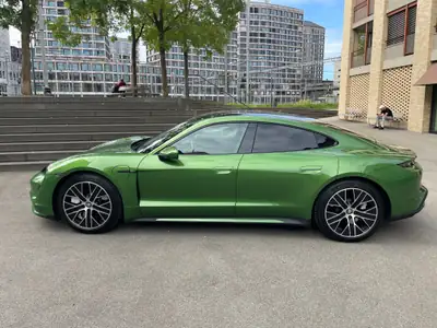 Porsche Taycan Turbo 2020 — Électrique haute performance, 45 000 km — Miniature 10