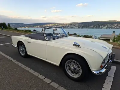 Triumph TR4 Overdrive 1964 — Cabriolet classique anglais, patine authentique et mécanique d'époque — Miniatura 8