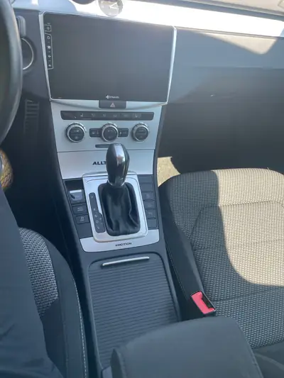Volkswagen Passat Break 2.0 TDI 177 4Motion — Diesel performant, transmission intégrale et faible kilométrage — Miniature 12