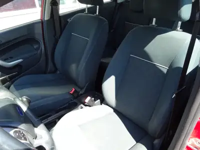 Ford Fiesta 1.4 16V Trend+ — Citadine fiable, contrôle technique frais et entretien à jour — Miniature 9