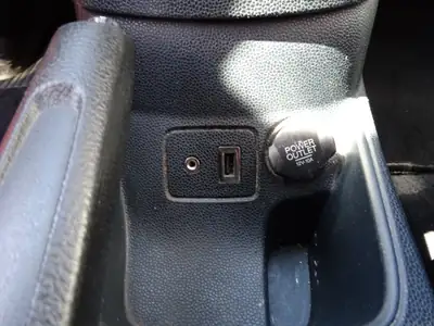 Ford Fiesta 1.4 16V Trend+ — Citadine fiable, contrôle technique frais et entretien à jour — Miniature 8