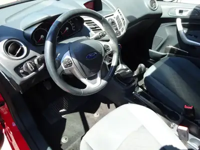 Ford Fiesta 1.4 16V Trend+ — Citadine fiable, contrôle technique frais et entretien à jour — Miniature 10