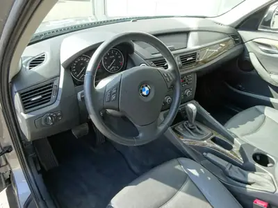 BMW X1 xDrive 25i Steptronic — SUV polyvalent, transmission automatique, historique sans sinistre — Miniature 8